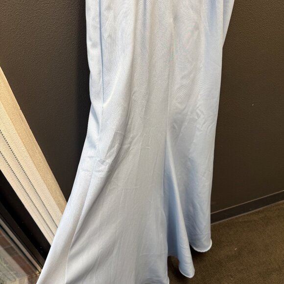 Never worn Light Blue Bow-Shoulder Gown - Size 4 - Picture 9 of 10